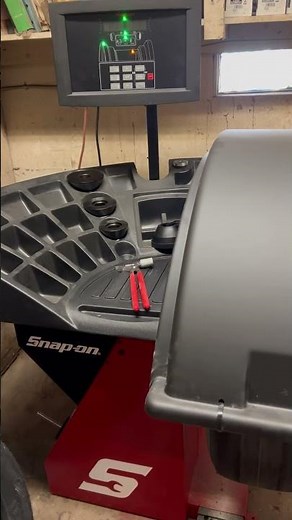 Snap-on Wheel Balancer