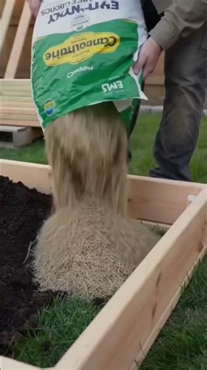 How to Quickly Set Up a Raised Garden Bed. #gardening