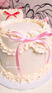 Kanette 🎀 ¡Personaliza tu cake! Para pedidos por Whatsapp 🩷💟 ¡Bizcochos disponibles todos los días! 787-373-0794 (Santa Rosa) 939-451-5959 (Esmeralda) . . . #reposteriakannella #puertoricoeats #tiratepr #soydeaquipr #platepr | Repostería Kannella