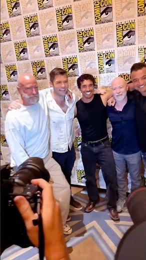 Spartacus’ Liam McIntyre poses with the House of Ashur cast #spartacus #houseofashur #sdcc