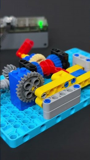LEGO Rotation-Reversing Machine With Clutch
