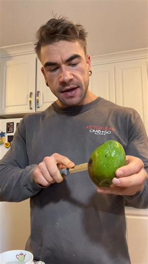 The EASIEST way to eat a Mango! | Joel Hansen - Model Vs Food