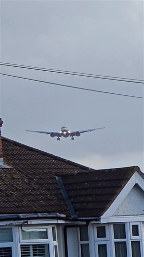 48K views · 170 reactions | High winds  London Heathrow Airport !!... BRITISH Airways ! #london #viral #winds #Aviation #morning #explore!✈️ | Round Travel aviation | Facebook