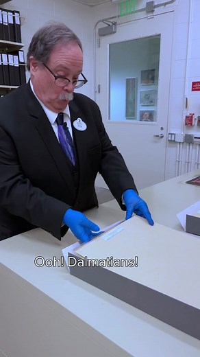 “Bring me those puppies!” Dalmatians are known to have spots, but simple shapes also guided the overall look in One Hundred and One Dalmatians. 🐾 Watch #OneHundredandOneDalmatians (1961) on @Disney . #Disney100