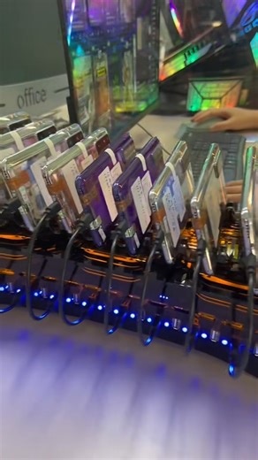 Carson Jio on Instagram‎: "USB Ports Phone Farm Holder Charging HUB Setup Bot Farm reelfarm One computer connect and control to multiple Android phones. Granja de bots חוות טלפונים חוות בוטים #phonefarm #boxphonefarm #some3ccom"‎