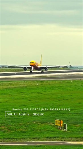 🇦🇹DHL Cargo smooth landing in style + listen to pre-landing ATC🎙 communication