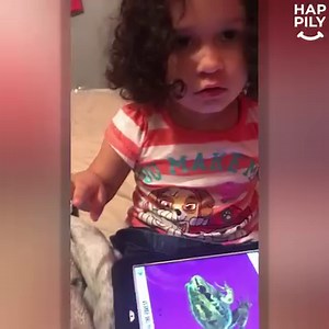 45K views · 856 reactions | A deaf three-year-old has begun teaching her 17-month-old siblings how to sign 殺 | Happily | Facebook