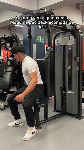 6.1M views · 50K reactions | Saca primero UNA con las dos maños si es necesario y así no comprometerás el hombro✅ #gymtips #hombros #pecho | Kevin Velásquez | Facebook