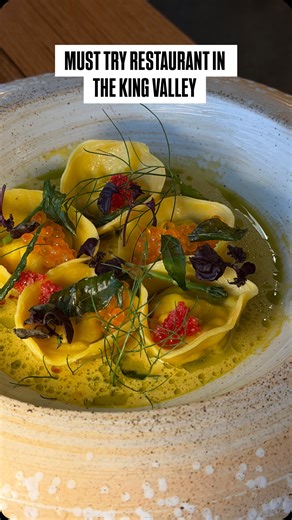 The best restaurant I’ve eaten at in the King Valley so far! 💯 @ava.milawa is a casual fine dining restaurant in the heart of Milawa, Victoria’s King Valley. ��You can expect modern Australian flavours, great drinks and genuinely good hospitality. They’re bringing something new to the region with a philosophy of fine dining but without the fuss. A seasonal, produce driven menu built around local ingredients and flavours. Don’t let the fine dining label fool you, the dishes are still generous. ⭐