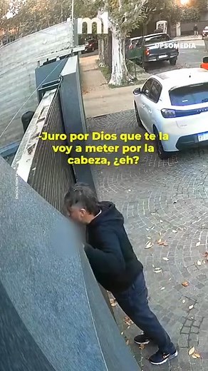 1M views · 30K reactions | Un hombre de 41 años se acercó enojado a la casa de su vecino de 16. Dijo que le molestaba el volumen de la música y comenzó a intimidarlo. El chico estaba solo… | El Enigma | Facebook