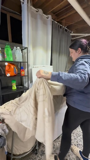148K views · 4.2K reactions | It’s comforter washing day! #laundry #laundryday | Paige Brown | Facebook