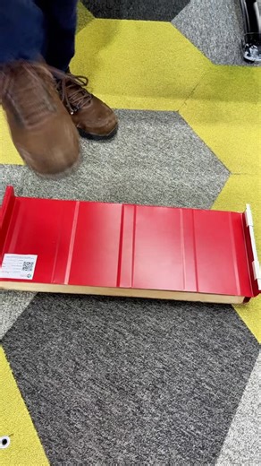 💪 Te mostramos la resistencia real de nuestras cubiertas tipo sándwich. No se deforman, no se rompen y no se pandean. Todo esto gracias a una correcta instalación. 📍 Estamos en Bogotá, pero hacemos envíos e instalaciones en toda Colombia. ¡Contáctanos y comprueba la diferencia! | Acento Suministros & Proyectos SAS