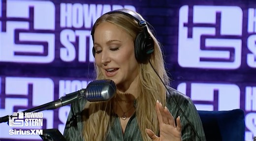 Nikki Glaser and Howard Stern Go Over Diddy and Holocaust Jokes Cut From Her Golden Globes Monologue