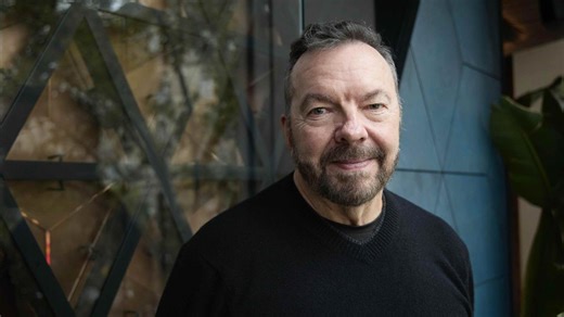 Alan Ball, creador de 'A dos metros bajo tierra': 'Con nuestra serie hicimos que la muerte fuera algo menos terrorífico'