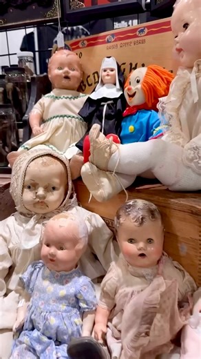 What kind of weird stuff do you collect? 👀 | Oddities & Curiosities Expo