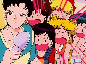 🌙🚨¡Las #SailorScouts vs LA CUCARACHA 😂! 🌈¡Disfruta la SERIE COMPLETA en nuestra cuenta de INSTAGRAM!👇🏻 https://www.instagram.com/sailormooncrystal_la | Sailor Moon Crystal Latinoamérica