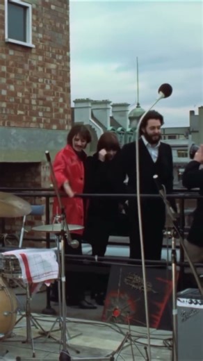 Paul EXPLICANDO a John como TOCAR 🎸