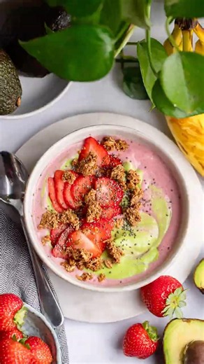 Strawberry Banana Avocado Smoothie Bowl