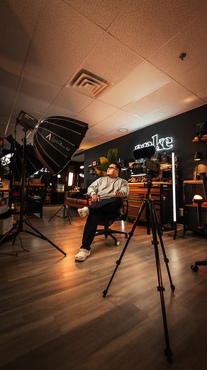 JAN | ANKE on Instagram: "TALKING HEAD LIGHTING SETUP | BREAK DOWN🔥🎬 ✎————————————— As some of yall probably realized by now, probably 90% of our lighting set up is powered by @amaran.lighting . Here’s a little breakdown of the gear I use when filming talking head shots; -For my keylight, I rock an amaran 300c x SE dome | position at 45 degree angle. -As a fill light, I rocked the amaran T4c light bar mounted on an all purpose tripod leg. -For practical light in the background, I have a few am