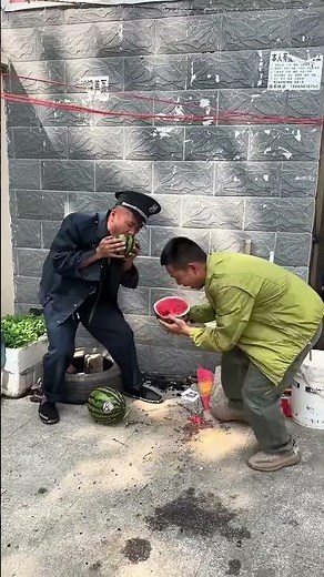 Dwarf, come back quickly! Your stall is gone! #Laugh #Funny #Dwarf #99cm