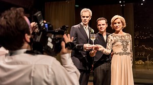 "It has a really dangerous immediacy." Jessica Brown Findlay, Andrew Scott, Peter Wight, Angus Wright and director Robert Icke discuss Hamlet in the 21st Century. Book Hamlet in the West End at almeida.co.uk/hamletwestend | Almeida Theatre