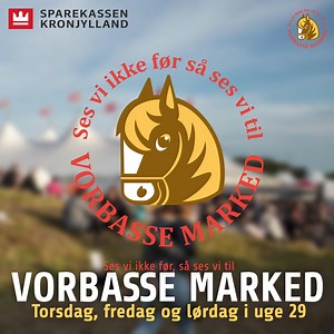 Ja, Rasmus Bjerg og hans John Mogensen-show var der flere der gættede. Der var vildt gang i ølteltet da Rasmus besøgte os sidste år, og det bliver der med garanti igen og vi håber at alle, der vil ind til koncerten, kan komme ind i ølteltet. Sidste gætteleg kommer her. Se videoen og fortæl os hvem det er der kommer et kort glimt af lige pludselig. Du skal se godt efter, eller også skal du pausen filmen på det helt rigtige tidspunkt. Hvem er det? #sesviikkeførsåsesvitilvorbassemarked #vorbassemar