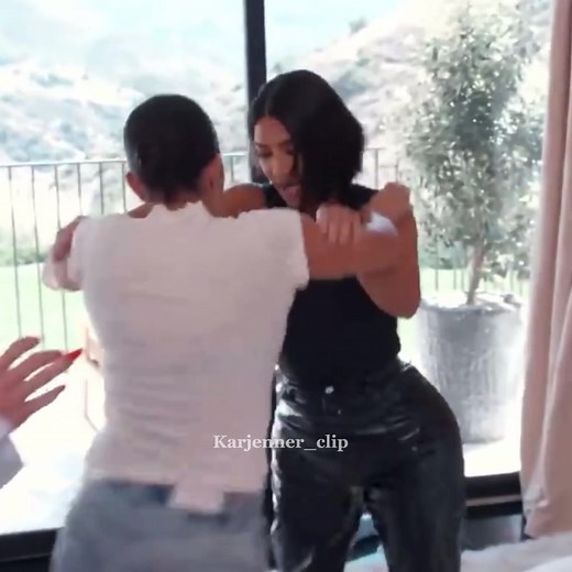 Kim vs Kourtney Kardashian - Full Fight Scene | Physical Altercation