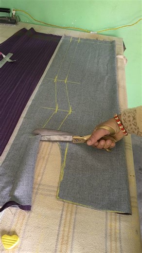 Madhu Rajput on Instagram: "It's Time To Cutting Ladies Suit Shirt ✂️☺️🥰❣️☺️ #viralreelschallenge #stitchinglover #cuttingtime✂️ #fbreelsviral"