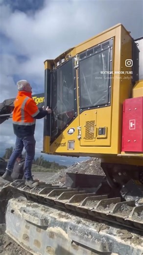 #extremewindowfilms #extremewindowtints #polycarbonateprotection #nzforestry #nzlogger #nzforestrymachines #nzlogging Replacing protective window film