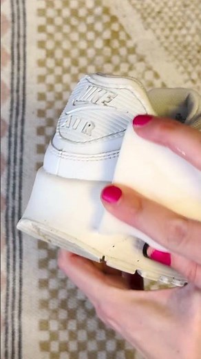How to Clean Nike Air Maxes