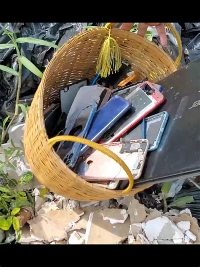 Amazing Find: Restoring a Laptop and iPhone from Trash