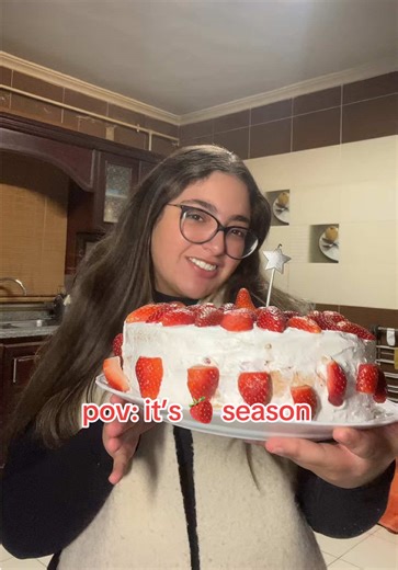 Delicious Strawberry Shortcake with Dreem Sponge Cake Mix