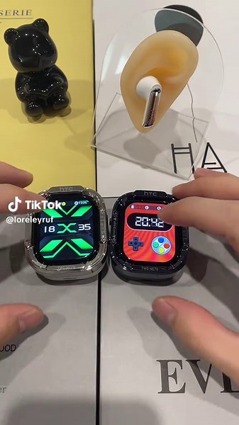 Das ultimative Gadget für Reise, Gaming und Job ist da! Die HTC NE70 Ohrhörer kommen mit brandneuem Bluetooth 6.0 und einem genialen Smart-Touchscreen direkt am Case. Egal ob du im Urlaub 135 Sprachen in Echtzeit übersetzen musst, beim Gaming null Verzögerung brauchst oder im Gym schwitzt (IPX5 wasserdicht ) - diese Kopfhörer machen alles mit. Kristallklares Mikrofon für Calls inklusive. Hol dir die Zukunft auf die Ohren! #HTCNE70 #Sprachübersetzer #ReiseGadgets #GamingSetup #TikTokMadeMeBuylt