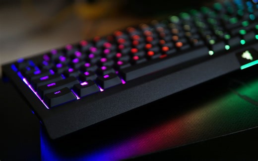 RAZER萨诺狼蛛：可能是目前灯效最牛批的一款薄膜键盘