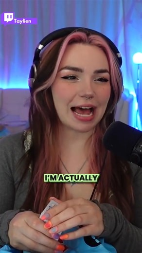 My firt blind box fail 😭 #funnymoment #roastme #twitchclip #girlstreamer #justchatting #blindboxopening #sanrio ( | Twitch Tv Taylien