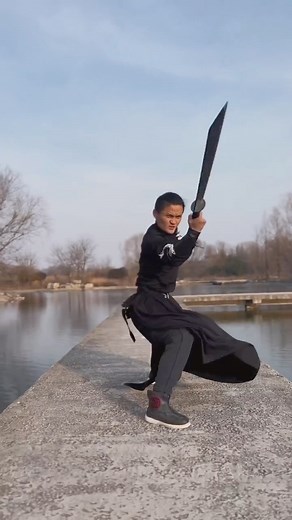 Does anyone know what weapon he is using? I really want to have one and learn how to use it like he does.😁😁😁 | Chang of Shaolin