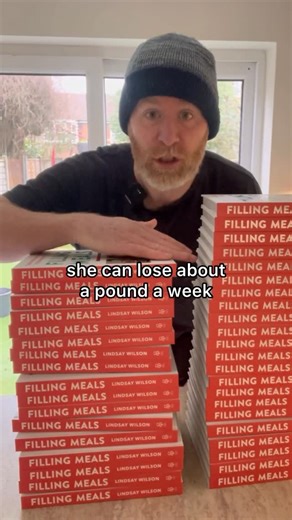 Lindsay Wilson - Online Coach on Instagram: "In my 1-1 coaching female clients tend to lose 5-8kg over 12 weeks (so a little over a pound a week) working with me. For each client I design a bespoke meal pattern based on their life (every pattern is different). Despite all the variation between individuals one thing remains common. The first two meals of the day are filling. The meal choices, servings sizes and timings change, but feeling full is a constant. The book has 9 sample patterns in the 