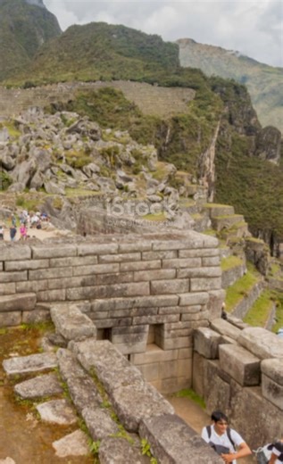 11K views · 112 reactions | Great Zimbabwe, a monumental stone city in southern Africa, was a thriving center of trade, culture, and civilization in antiquity. https://theafricanhistory.com/98 | The African History | Facebook