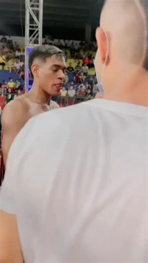 Intense Boxing Match Highlights Featuring Muscular Fighter