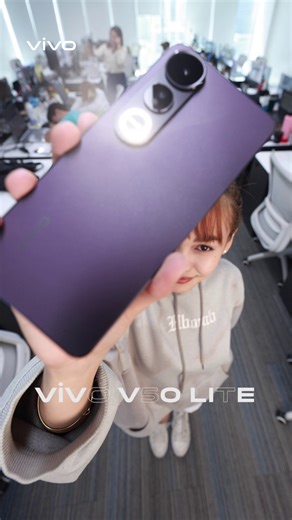 The vivo V50 Lite Aura Light turns every night into your personal studio—crisp, glowing portraits that make shadows bow down to your glow. 🌙📸 Brighten every shot. Own every moment! #vivoV50LiteBatterySoPro #vivoV50Lite6500mAhBluevoltBatteryStrong | vivo