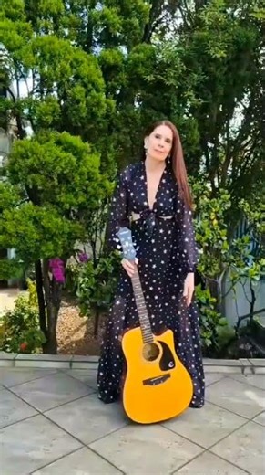 2014 Reviva: Coldplay dominou o palco com ESTA música 🔥 Sky Full of Stars #shorts #coldplay