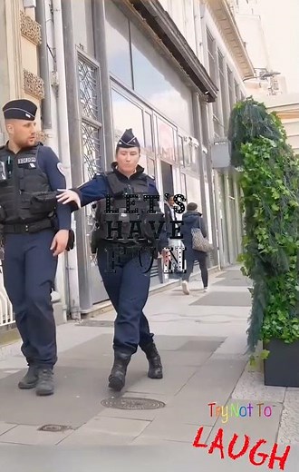 BUSMAN PRANK WITH POLICE #youtubeshorts #prank #prankvideo #viralvideo #funny #funnyprank