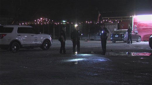 1 stabbed at Red's Ice House after disturbance in parking lot early Monday