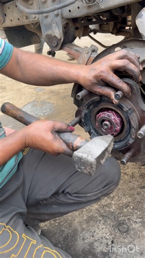 Truck Hub Service #truckmechanic #shortsfeed #youtubeshorts