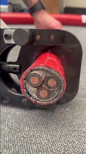 Hydralics cutting through steel wire armoured cable like butter! 🔥