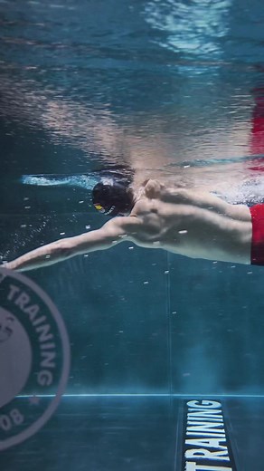 Cómo dominar la patada de delfín en natación