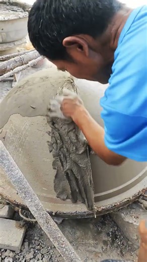 The entire process of making mud on the surface of the ground pot mold and