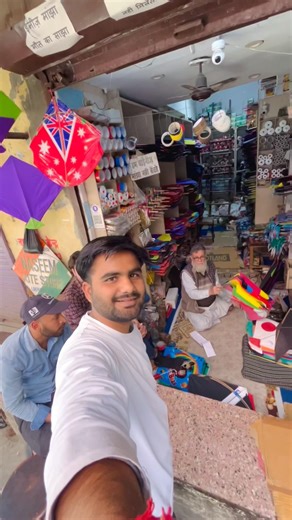 Kites shopping ke time mila silver play button 😲🪁 #youtubeshorts #trending #shorts #kites #kite