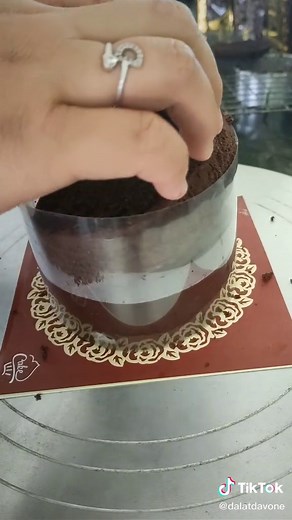 Delicious Chocolate Cake Glazing Tutorial