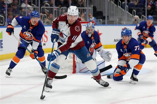 Islanders Overpower Avalanche Despite Major Injury Losses